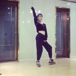 成人桌子拍手舞蹈视频,成人版活力四射的舞蹈盛宴